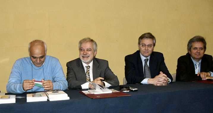 Con il Sindaco di Civitanova Marche, dott. Massimo Mobili, ci sono il Sindaco di Montegranaro (FM), Giovanni Basso, e l'Assessore alla Cultura del Comune di Montegranaro (FM), Graziano Di Battista (foto di Mauro Brattini)