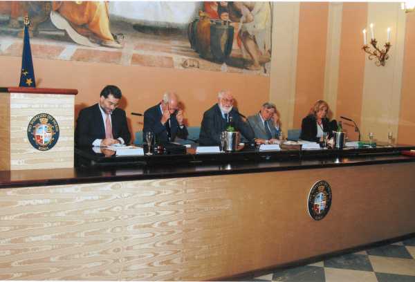 Il tavolo della Presidenza e dei relatori: da sin. il Dott. Alvise Manni, il Prof. Rino Avesani, il Dott. Paolo Spinucci, il Dott. Giorgio Bizzarri e la Prof. ssa Giulia Bascioni Brattini: Roma, 25 Ottobre 2007,  Sala Convegni del Pio Sodalizio dei Piceni, Complesso Monumentale in Piazza San Salvatore in Lauro (Foto Archivio Pio Sodalizio dei Piceni).