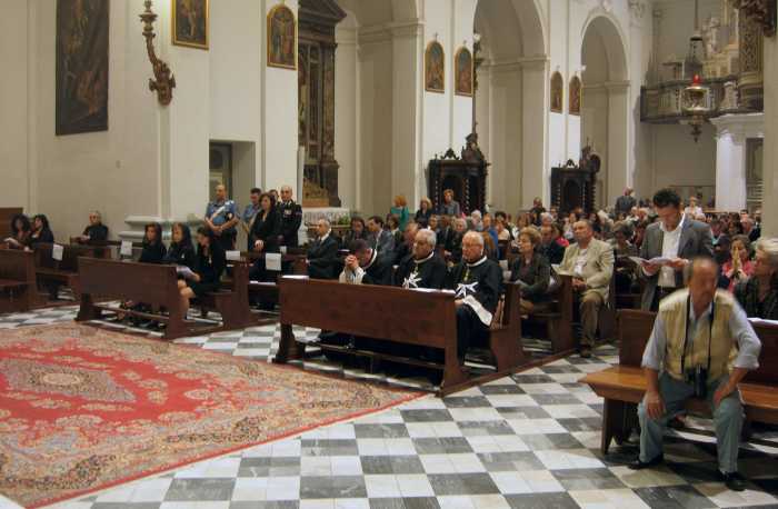 Un momento della S.Messa in latino in suffragio dell'anima di Annibale Caro - Civitanova Marche Alta, 6 giugno 2007, chiesa di San Paolo - foto di Sergio Fucchi