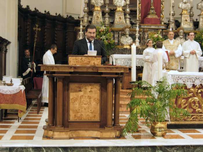 Un momento della S.Messa in latino in suffragio dell'anima di Annibale Caro - Civitanova Marche Alta, 6 giugno 2007, chiesa di San Paolo - foto di Sergio Fucchi