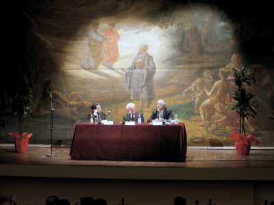 Un momento della presentazione a Civitanova Alta del 7 novembre 2007 del saggio di Riccardo Scrivano "Ritratto di Annibal Caro" (foto di Sergio Fucchi)