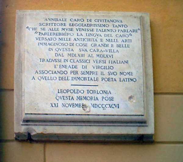 La lapide che ricorda la Villa di Annibale Caro a Frascati (Roma). Foto di Alvise Manni 2007.