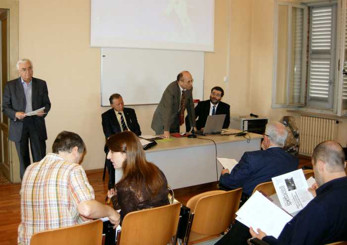 Momenti e relatori della prima giornata del Convegno del 16 e 17 giugno 2007 a Macerata: i saluti del Professor Diego Poli, Direttore del DIPRI dell'Università di Macerata.