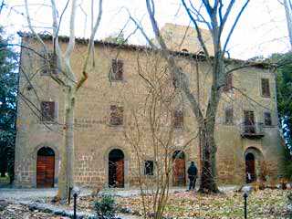 Montefiascone (VT). Palazzetto Commendale in località SS. Giovanni e Vittore in Selva: foto tratte dal sito Internet http://www.commendaviterbo.it/ 